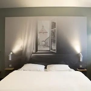 Moulins Hotel